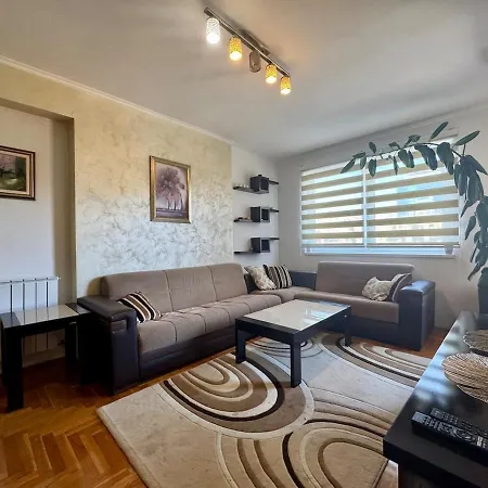 Family With Full Amenities And Parking Apartament