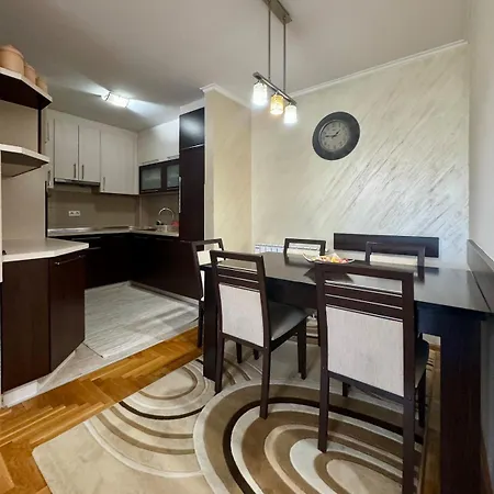 Family With Full Amenities And Parking Sarajewo