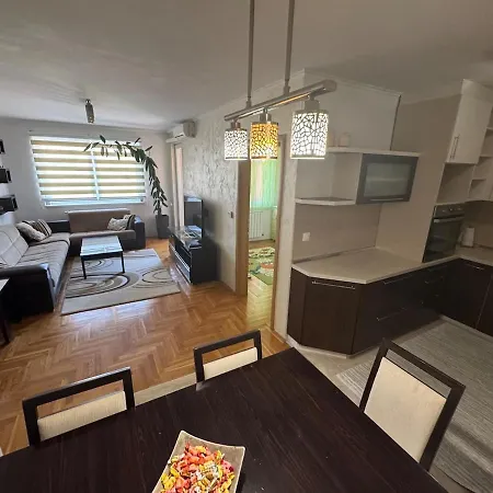 Family With Full Amenities And Parking Sarajewo