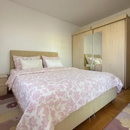 Family With Full Amenities And Parking *