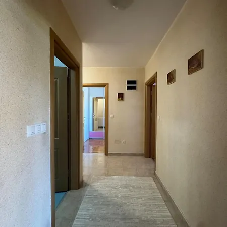 Family With Full Amenities And Parking Apartament