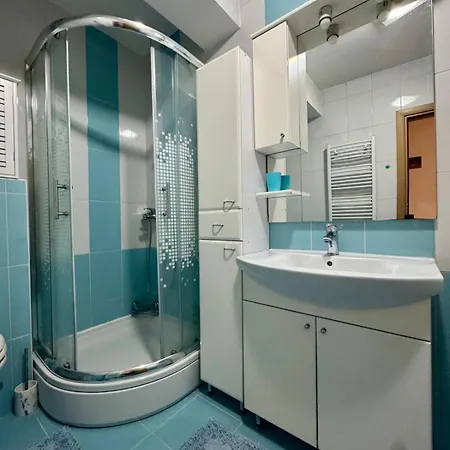 Family With Full Amenities And Parking