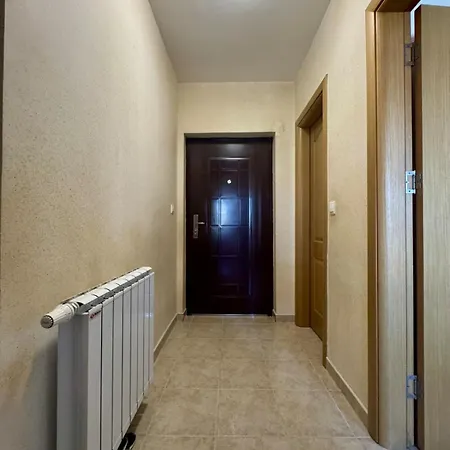 Family With Full Amenities And Parking *