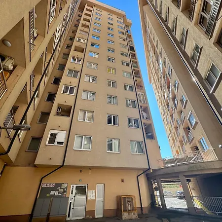 Family With Full Amenities And Parking Apartament